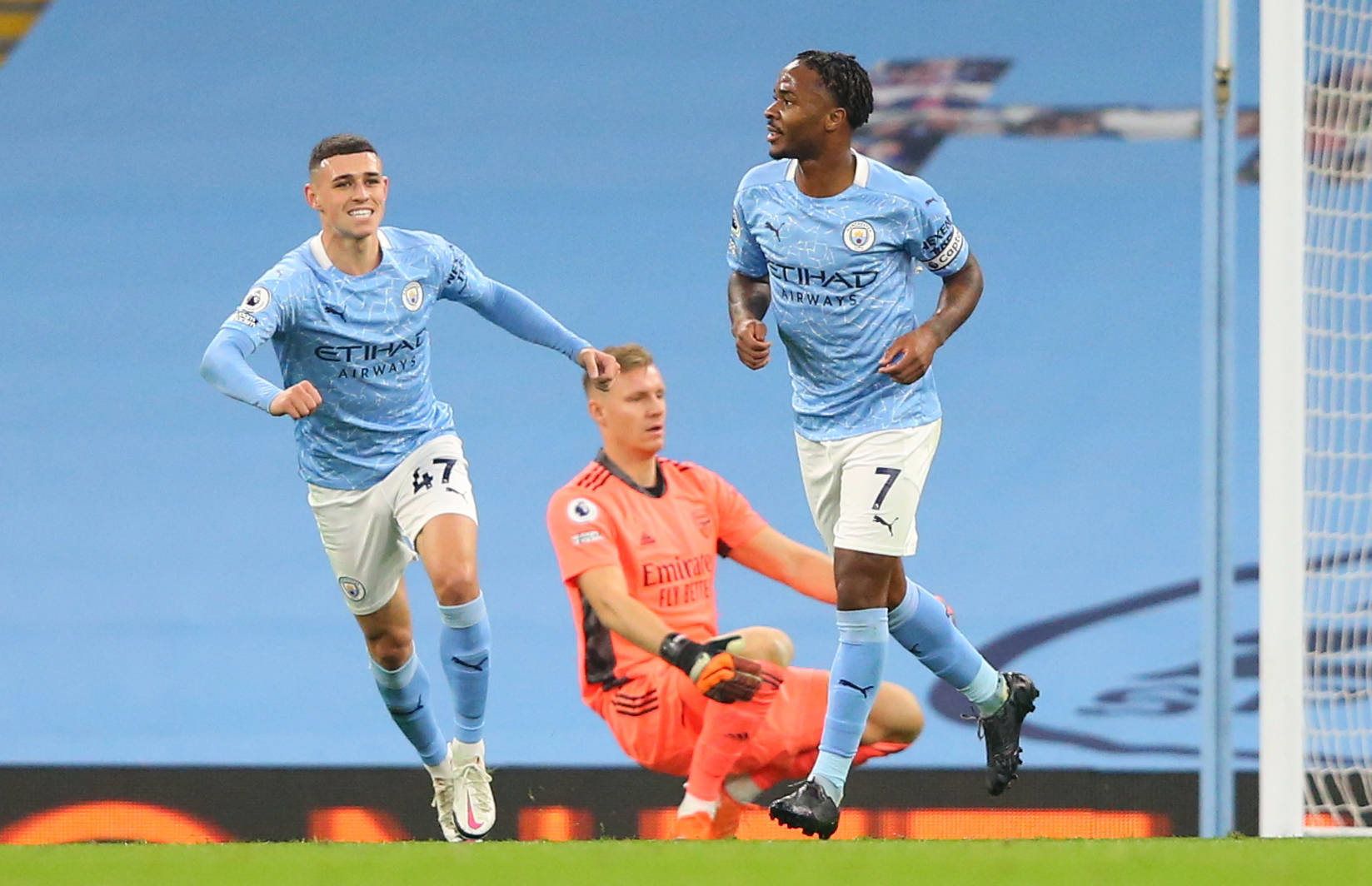 终保持在两 终保持在两